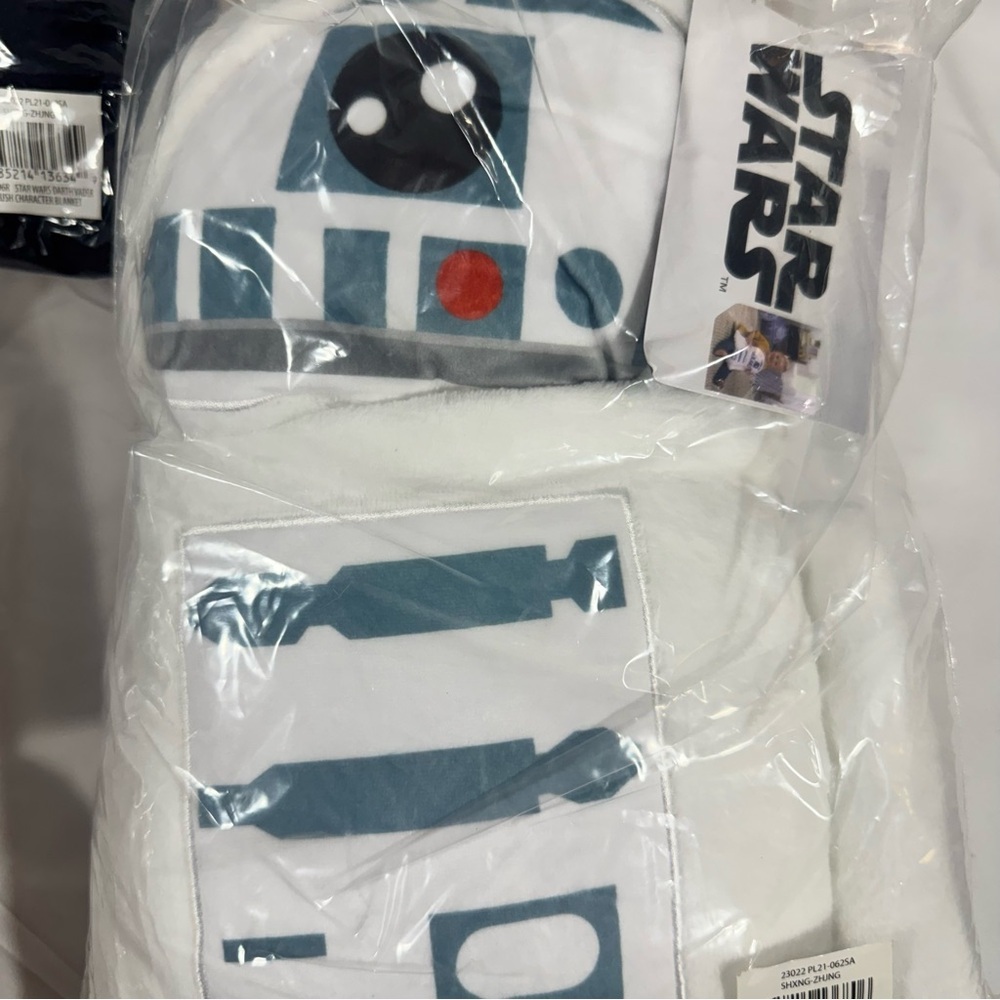 Star Wars R2-D2 Chewbacca Grogu Darth Vader Converts into Blanket Lot of 4 NWT - Picture 3 of 6
